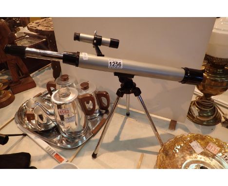 Small telescope - F=450mm x 30 with spotting scope and tripod; working at time of lotting. P&amp;P Group 3 (£25+VAT for the f