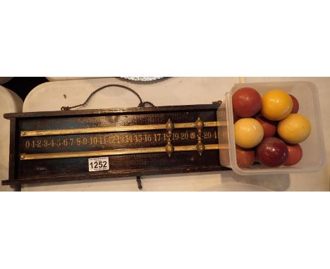 Vintage mahogany and brass snooker scoreboard and a set of snooker and billiard balls. Not available for in-house P&amp;P, co