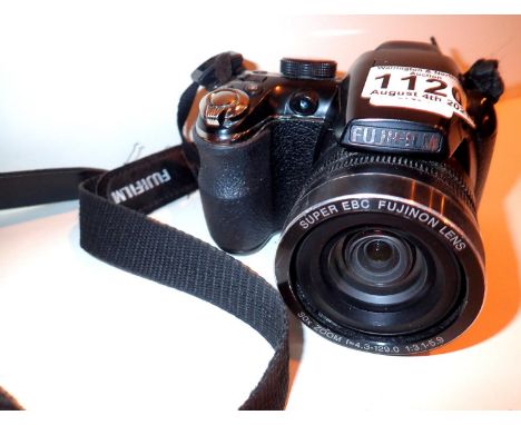 Fujifilm Finepix S4900, 14Mp, 30 x zoom, bridge camera with memory card and battery; working at time of lotting. P&amp;P Grou