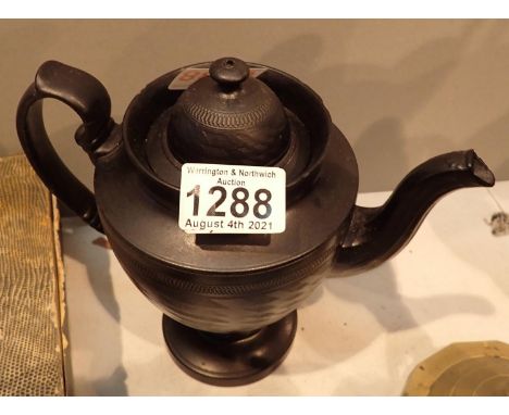 Victorian Jackfield teapot in black, H: 19 cm. P&amp;P Group 2 (£18+VAT for the first lot and £3+VAT for subsequent lots) 