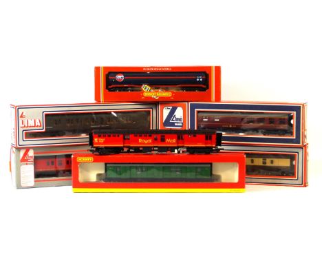 Eighteen boxed and three unboxed '00' gauge rolling stock
Comprising Hornby Railways 6x R236 'Gulf' 100 tonne tank wagons, ei