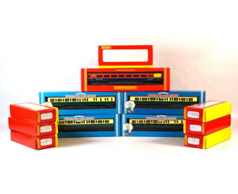 Twelve boxed Hornby Railways '00' gauge coaches
Comprising four from The Thomas The Tank Engine Series, an R426 Test coach, s
