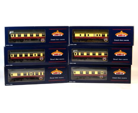 Twelve boxed Bachmann '00' gauge railway items
Comprising 31-556 V2 Class 2-6-2 Gresley locomotive 3650 with six wheel tender