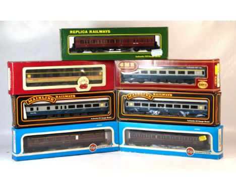 Seventeen boxed '00' gauge coaches by various makers
Including 5x Mainline Railways, 1x Replica Railways, 1x Dapol Model Rail