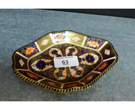 A Royal Crown Derby 'Imari' patterned porcelain trinket dish, 16cm long