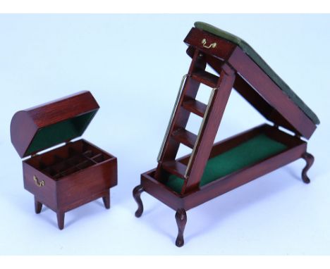 Fine wooden 1/12” scale Dolls House Library Steps and Drinks case, 1990s, folding Library steps with green leather padded sea