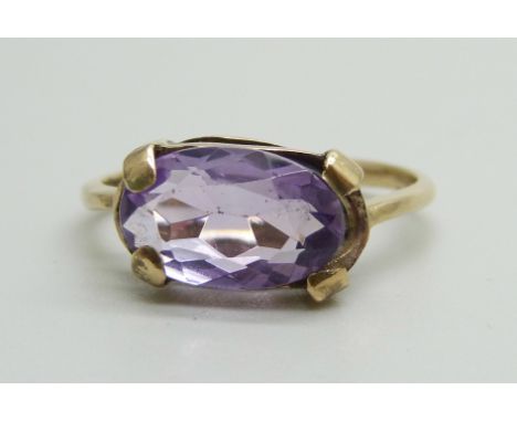 A yellow metal and amethyst ring, stamped 585, 2.9g, R, stone requires re-setting 