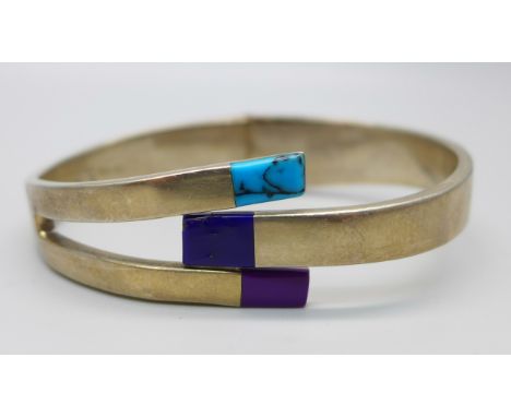 A 950 silver hinged bangle set with turquoise, 47g 