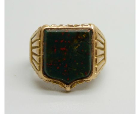 An antique 15ct gold bloodstone shield shaped ring marked W.R, Birmingham 1900, 9.9g, P 