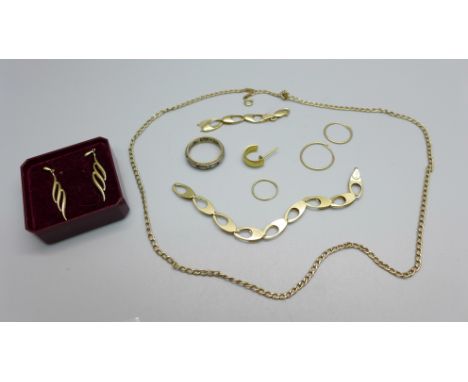 A 9ct gold bracelet, a/f, a 9ct gold chain, a 9ct gold and silver ring, etc., (chain and bracelet 3.7g) 