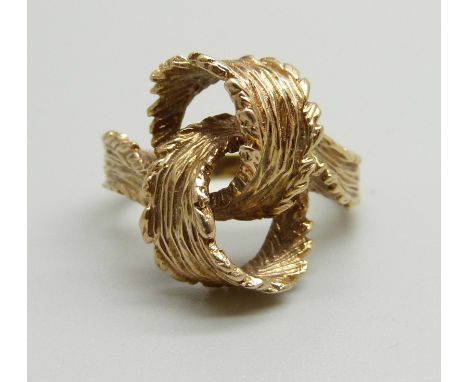 A 9ct gold knot ring, 5.8g, P 