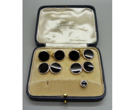 An 18ct gold and platinum cufflinks and button set, 13.7g, one stud missing, one button a/f 
