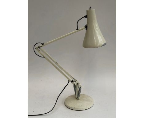 A vintage anglepoise lamp in cream 