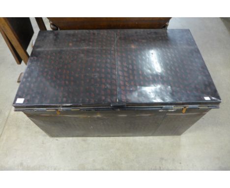 A Victorian naval tin trunk
