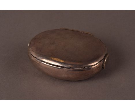 A Georgian period silver oval snuff box, having pinch sides to open hinged lid, marked PR under crown to innerThere are no ob