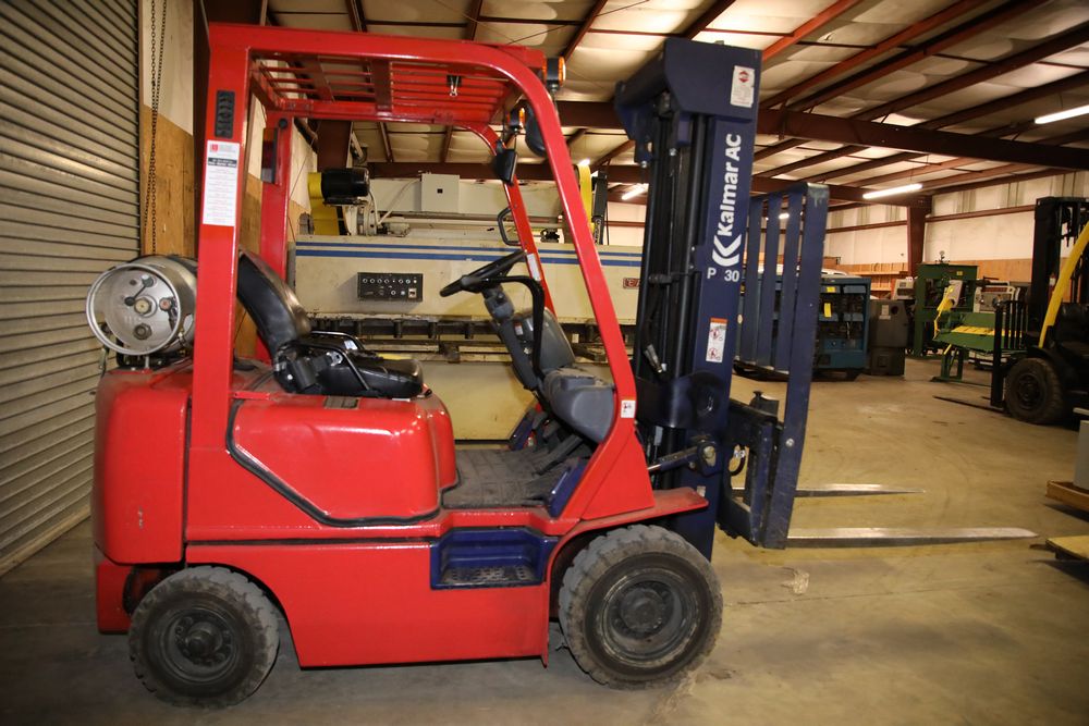 KALMAR / AC FORKLIFT 4000 LBS CAPACITY LP GAS MODEL P50BXPS HARD