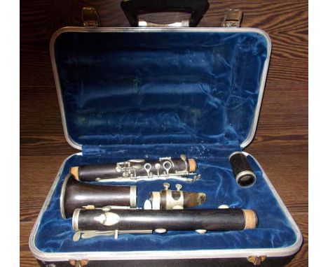 ENGLISH ROSEWOOD CLARINET
cased