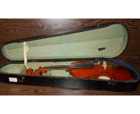 VIOLIN
no label, in hard case, good playing condition