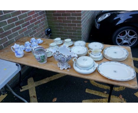 A Royal Doulton 'Albany' pattern part tea and dinner service; together with six Royal Worcester tea cups and saucers; a Staff