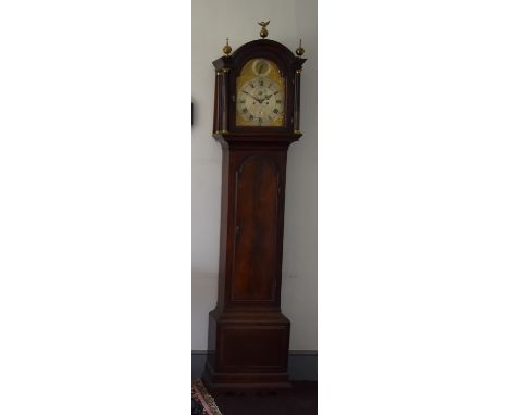 (THH) A George III mahogany eight day longcase clock,&nbsp;the 12in arched brass and silvered dial inscribed 'Richd King, Rat