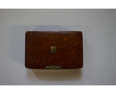 A Georgian burr yew and gilt metal mounted snuff box,&nbsp;8.9cm wide. 