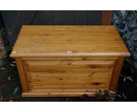 (THH)&nbsp;A pine trunk.&nbsp;This lot can only be collected on Saturday 19th December. (9-2pm) 