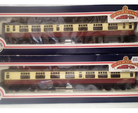 Two Bachmann blood/custard coaches. Very good condition, boxed with wear. P&amp;P Group 1 (£14+VAT for the first lot and £1+V