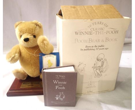 Gabrielle Bears: Winnie The Pooh 70 Year Anniversary Edition, wooden base with brass plaque and book, boxed, H: 20 cm, excell