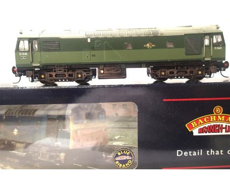 Bachmann 32-400 Class 25 diesel D7645, Two tone green, Late Crest, weathered, with paperwork and box is fair.  P&amp;P Group 