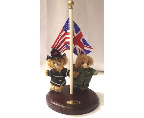 Merrythought Cheeky bears, Shoulder to Shoulder, two bear set on wooden base with flags, limited edition 169/500, H: 15 cm, b