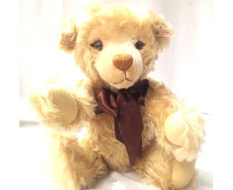 Steiff Knopf Im Ohr, blonde bear with growler, H: 40 cm. P&amp;P Group 1 (£14+VAT for the first lot and £1+VAT for subsequent