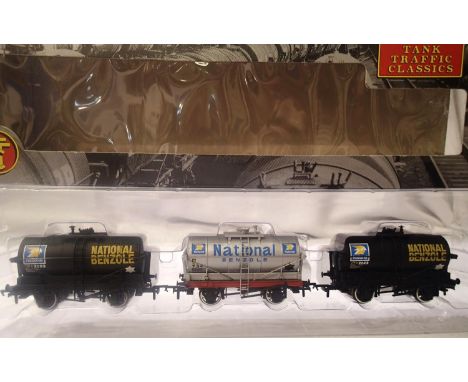 Bachmann 32-526 Tank Traffic Classics, set of three National Benzole, very good to excellent condition, box with storage wear