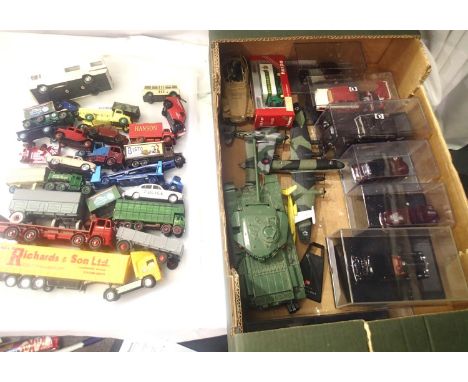 Selection of model vehicles, over 30 diecast and plastic, various makes ands scales, some with boxes. P&amp;P Group 2 (£18+VA