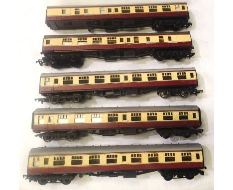 Five Bachmann/Mainline blood/custard BR MK1 coaches. Fair to good condition, one missing bogie, unboxed. P&amp;P Group 1 (£14