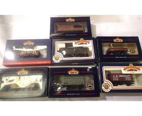 Seven Bachmann wagons, various types including tanker, toad brake, etc. Mostly very good condition, boxes with wear. P&amp;P 