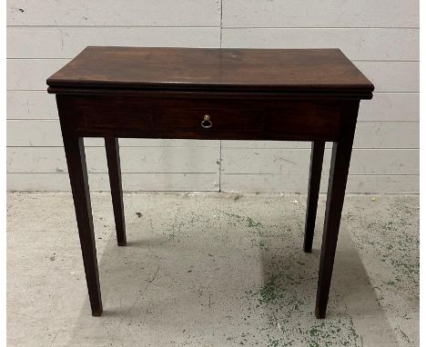 A Georgian gate legged mahogany tea table with single drawer (H75cm W77cm D38cm 