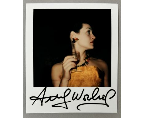 Andy WARHOL (1930 - 1987), D’Après. Portrait de Paloma Picasso. Polaroïd, signé au marqueur. Cachet de la signature au dos. 1