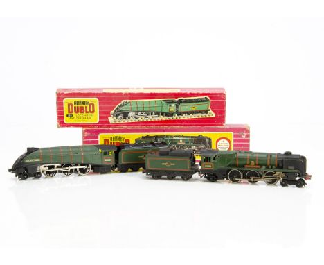 Boxed Hornby-Dublo 00 gauge 2-rail Steam Locomotives, both in BR green, ref 2211 'Golden Fleece' no 60030 with late totem to 