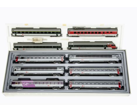 Märklin HO gauge 3-rail Swiss Railways (SBB) Coach Packs, ref 4367, a 6-car set including two observation cars and 'Le Buffet