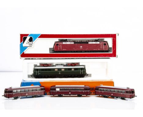 Continental Diesel and Electric HO Gauge Locomotives,  two boxed electric examples Roco 43516 BR 1110.11 in green livery of t