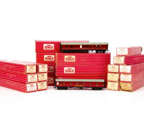 Boxed Hornby-Dublo 00 gauge 2-rail 'Super Detail' BR crimson Coaching Stock, comprising 4 ref 4052 1st/2nd corridor coaches, 