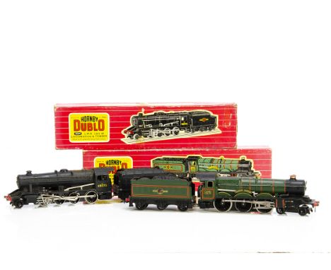 Boxed Hornby-Dublo 00 gauge 2-rail Steam Locomotives, ref 2221 'Cardiff Castle' no 4073 in BR green and ref 2224 8F no 48073 
