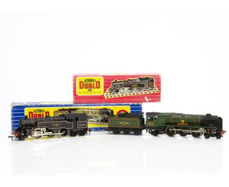 Boxed Hornby-Dublo 00 gauge 2-rail Steam Locomotives, ref 2218 a Standard '4MT' 2-6-4T no 80033 in lined BR black with metal 