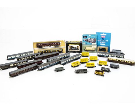 British Outline N Gauge Railcar and Rolling Stock, unboxed Grafar GWR Railcar, cased Pullman coach Cecilia 355 Lima for Wrenn