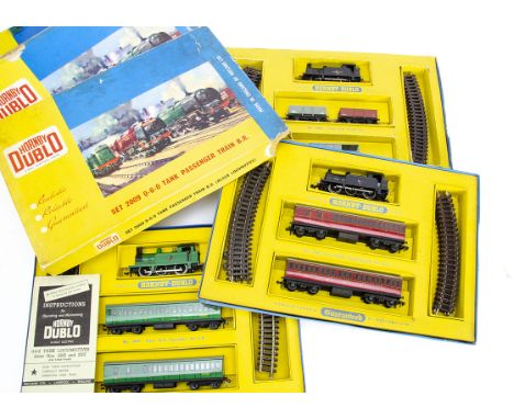 Boxed Hornby-Dublo 00 gauge 2-rail ref 2007/8/9 Train Sets, no 2007 with green 'R1' 0-6-0T locomotive no 31340 and two green 