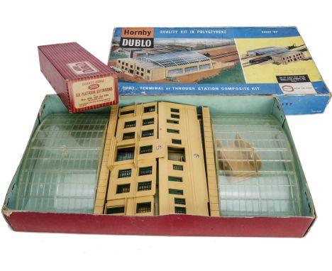 Boxed Hornby-Dublo 00 gauge ref 5083 Terminal or Through Station Kit and 5086 Platform extensions, the set 5083 in picture bo