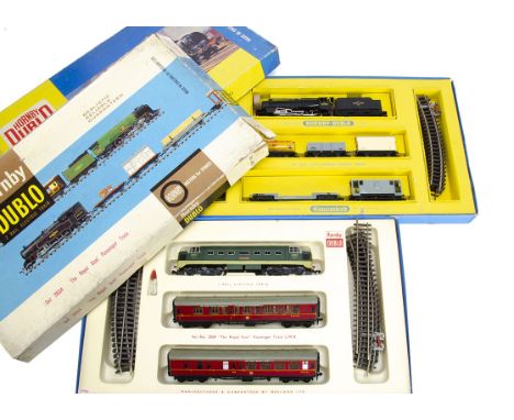 Boxed Hornby-Dublo 00 gauge 2-rail ref 2025 and 2034 Train Sets, no 2025 'Express Goods' with black '8F' 2-8-0 locomotive and