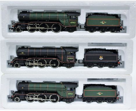 Bachmann: Three boxed Bachmann OO gauge locomotives, comprising: 31-554 V2 60903 Double Chimney BR Green, 31-551 V2 60800 Gre