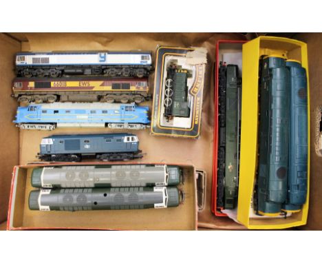 OO Gauge: A collection of assorted unboxed OO gauge diesel locomotives, varying manufacturers, including: Mainline, Lima, Jou