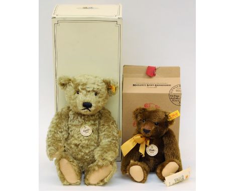 Steiff: A boxed Steiff Replica 1920 Classic Teddybear, 000737, yellow label in ear, together with a smaller boxed Replica 190